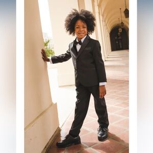 NWT Little Tuxedo 007 Size 3